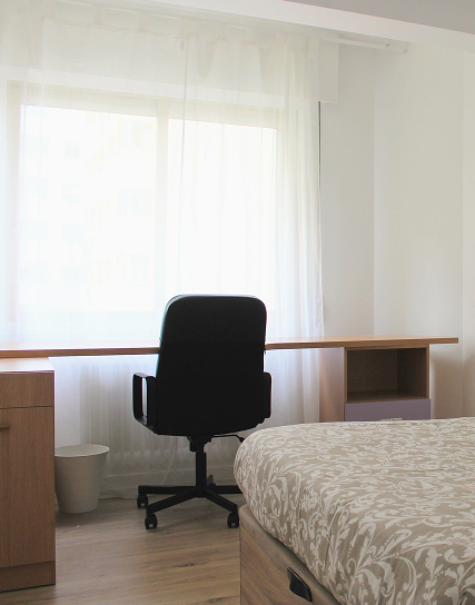 escritorio en apartamento de pontesela